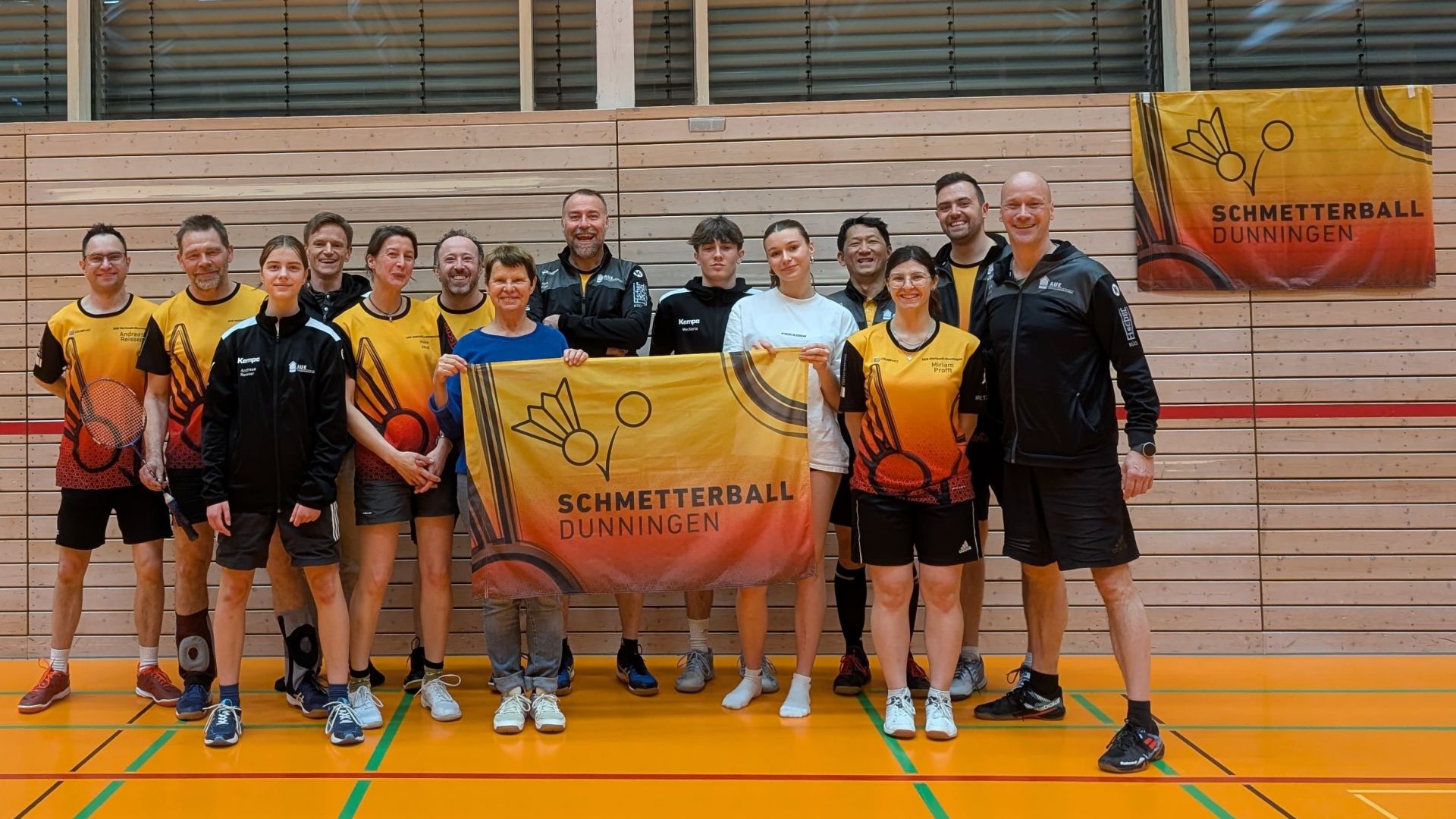 Spielerinnen und Spieler der ersten und zweiten Mannschaft